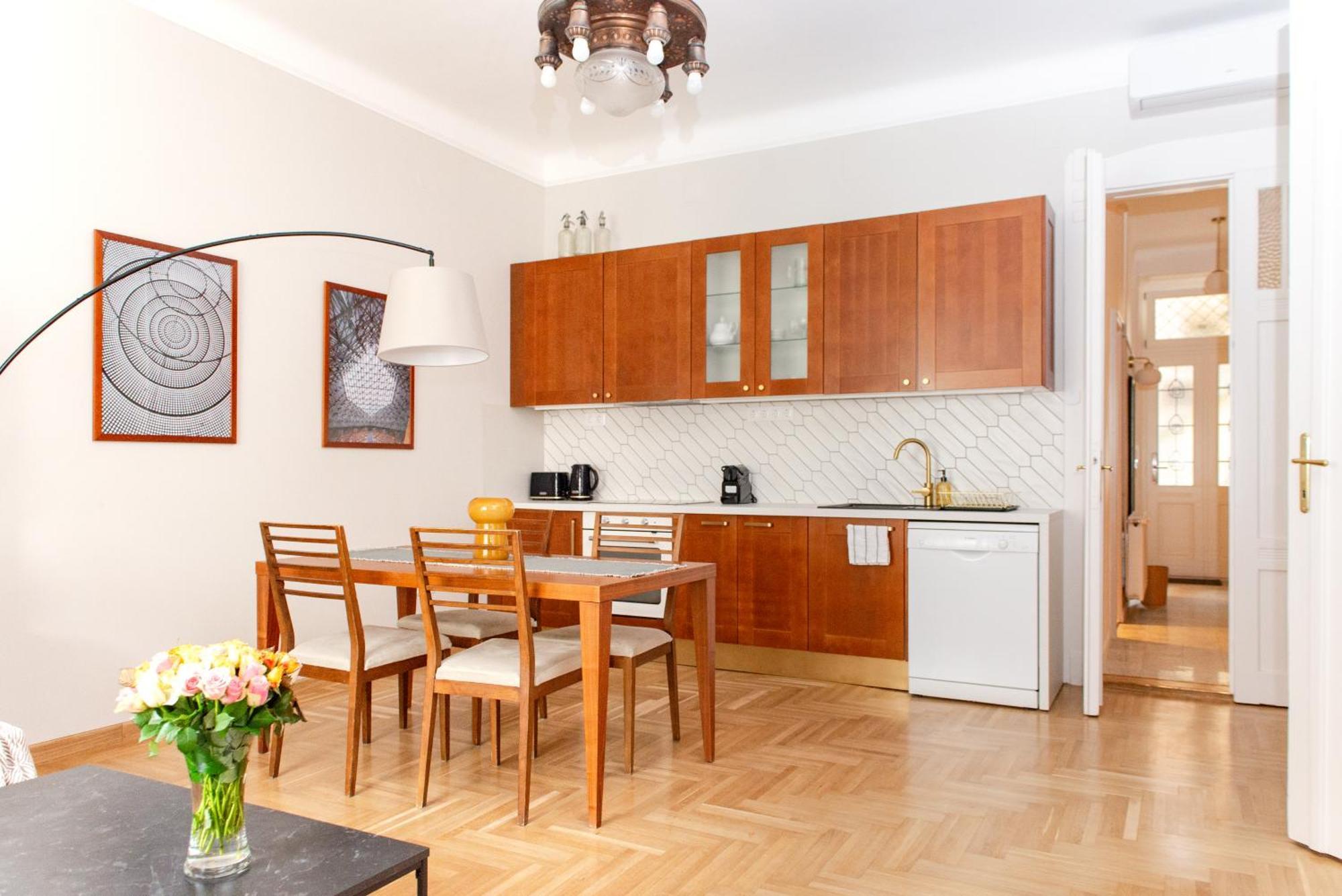 Apartment Spacious Family Along River Side, In The Heart Of Buda *