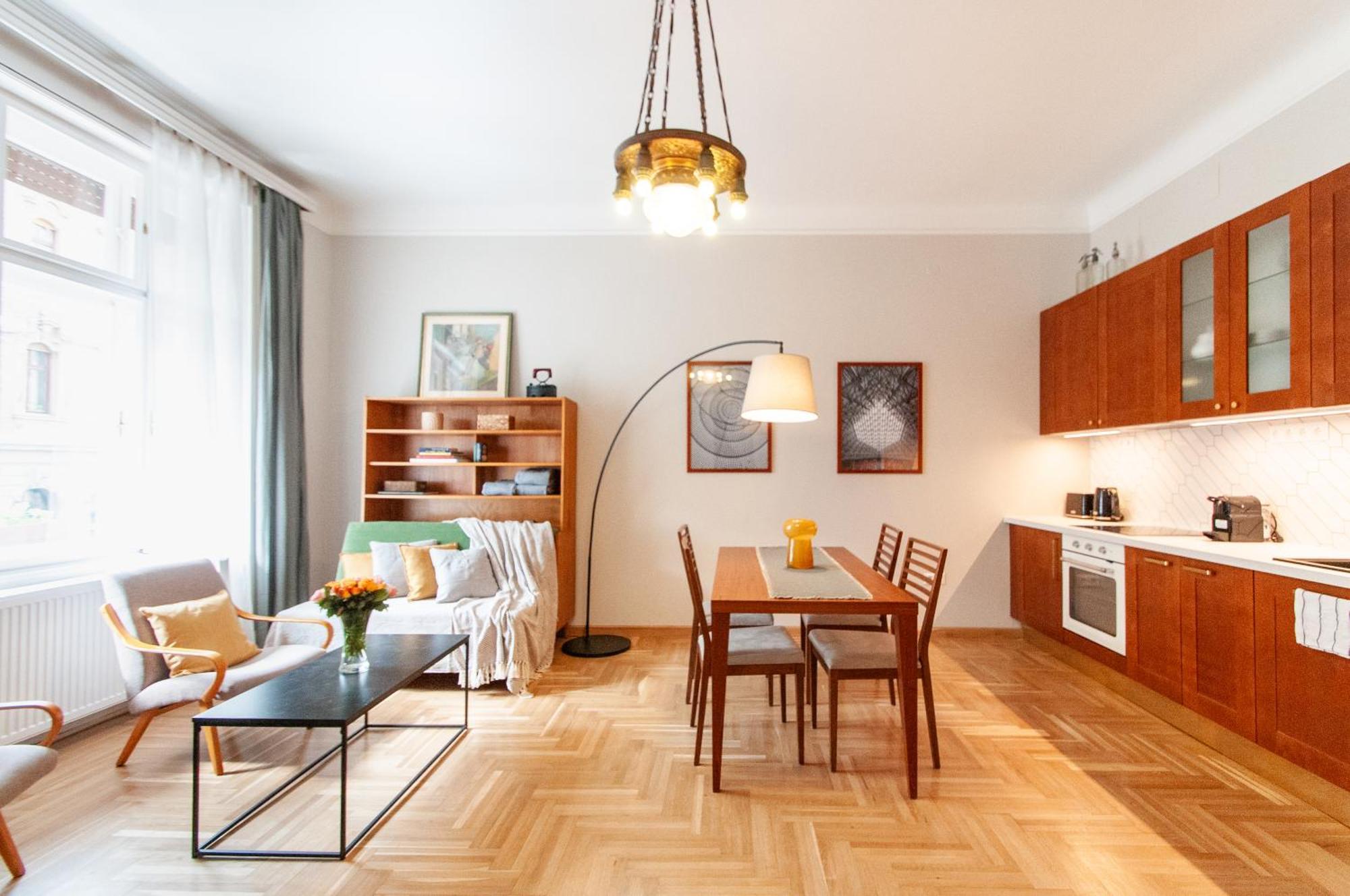 Apartment Spacious Family Along River Side, In The Heart Of Buda Budapest