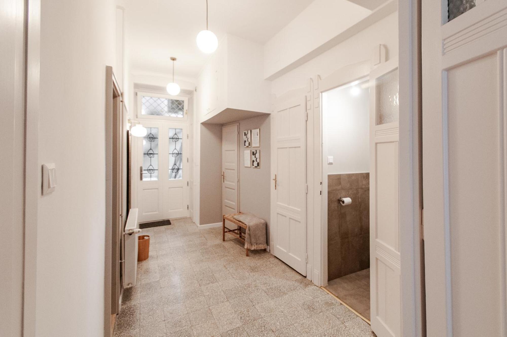 Spacious Family Along River Side, In The Heart Of Buda *