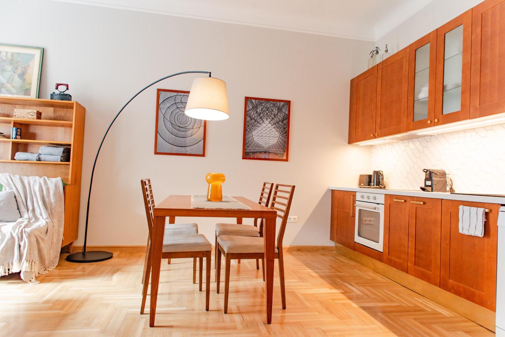 Spacious Family Along River Side, In The Heart Of Buda