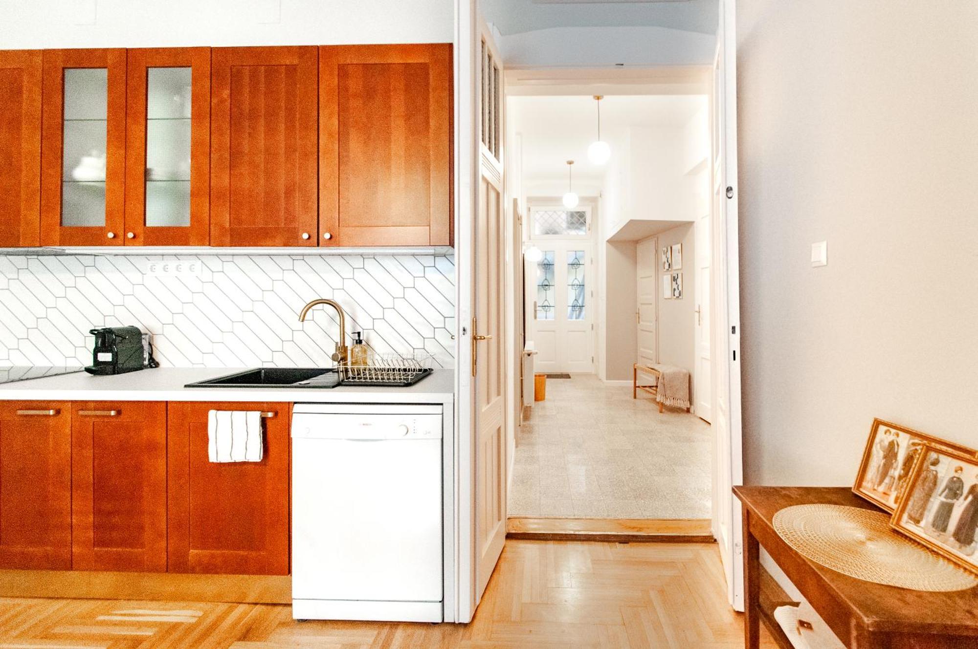 Apartment Spacious Family Along River Side, In The Heart Of Buda