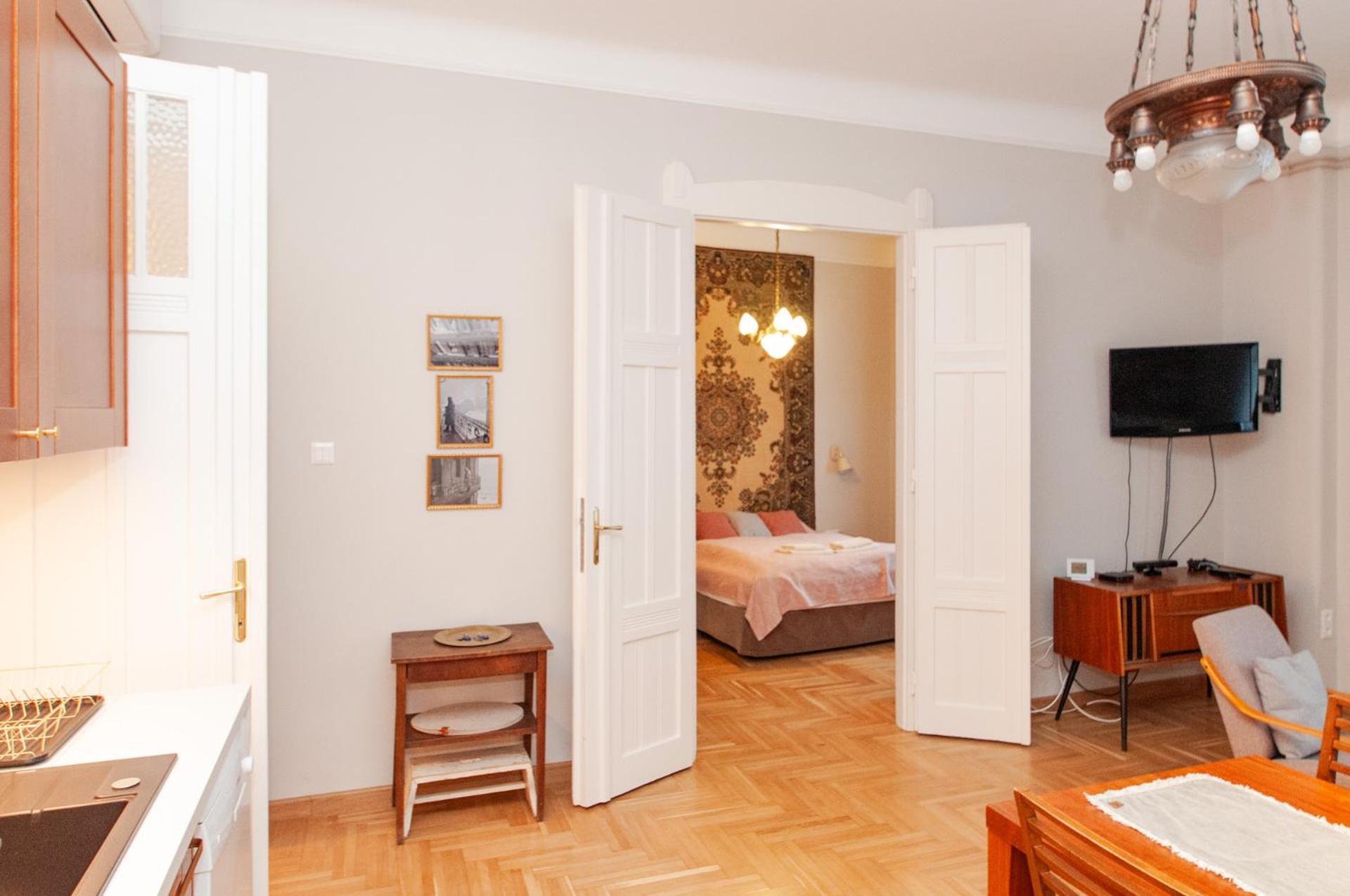 Apartment Spacious Family Along River Side, In The Heart Of Buda Budapest